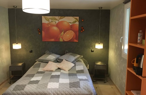 Puget Bed & Breakfast | Bed and Breakfast 'Acidulée' with Shared Pool, Wi-Fi and Air Conditioning