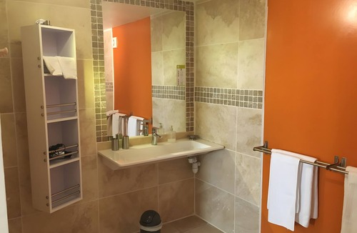 Puget Bed & Breakfast | Bed and Breakfast 'Acidulée' with Shared Pool, Wi-Fi and Air Conditioning