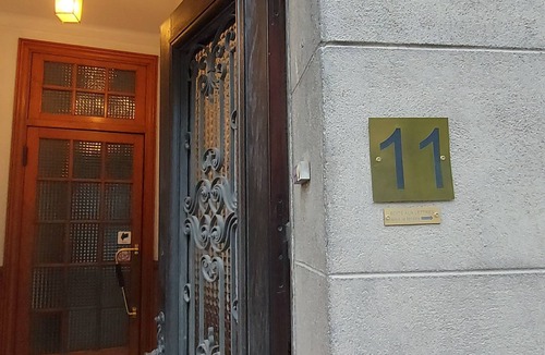 Lavelanet Bed & Breakfast | BED AND BREAKFAST - ARTIST SHARING