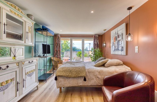 Saint-Just Bed & Breakfast | Bed and Breakfast 'Aux Amelierets' with Shared Pool, Shared Terrace and Wi-Fi