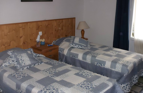 Salinelles Bed & Breakfast | Bed and Breakfast 'Automne Hiver Été' with Shared Terrace, Private Garden and Wi-Fi