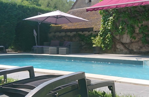 Amboise Bed & Breakfast | Bed and Breakfast 'Auberge Marcheroux Chambre N°4' with Shared Garden and Wi-Fi