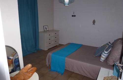 Baho House | Bed and Breakfast (B§B) The Blue Shutters near Perpignan for 2 to 4 people