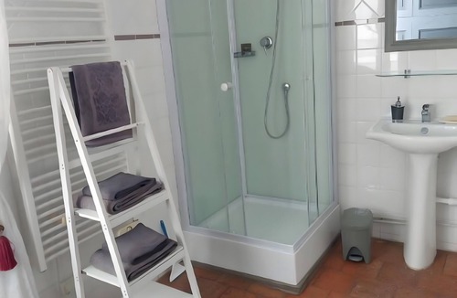 Rigny-Usse Bed & Breakfast | Bed and Breakfast 'Champ Du Bois' with Shared Garden and Wi-Fi