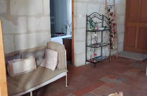 Rigny-Usse Bed & Breakfast | Bed and Breakfast 'Champ Du Bois' with Shared Garden and Wi-Fi