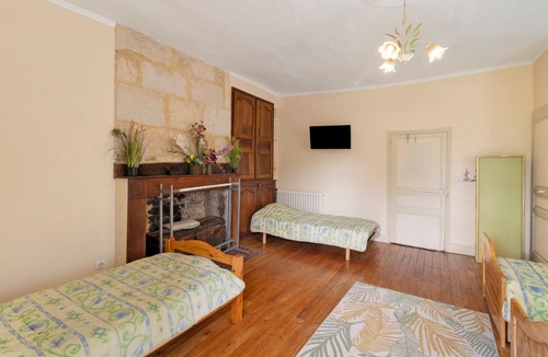 Grolejac Bed & Breakfast | Bed and Breakfast 'Chambre Verte' with Private Terrace, Shared Garden and Wi-Fi