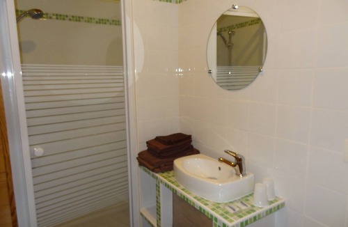 Allouis Bed & Breakfast | Bed and Breakfast 'Chambre 1'
