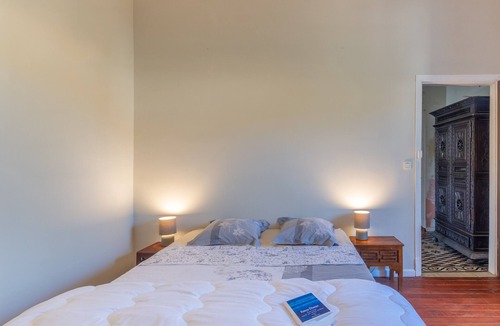 Le Teil Bed & Breakfast | Bed and Breakfast 'Chambre Spacieuse' with Shared Terrace, Shared Garden and Wi-Fi