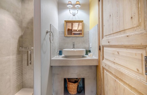 Verfeil Bed & Breakfast | Bed and Breakfast 'Chambre Camille' with Shared Pool, Wi-Fi and Air Conditioning