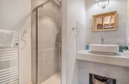 Verfeil Bed & Breakfast | Bed and Breakfast 'Chambre Camille' with Shared Pool, Wi-Fi and Air Conditioning