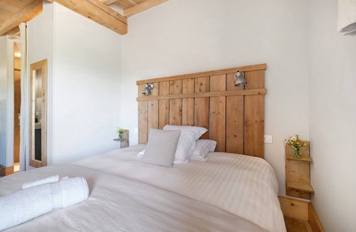 Verfeil Bed & Breakfast | Bed and Breakfast 'Chambre 'Cousin Paul' with Shared Pool, Wi-Fi and Air Conditioning