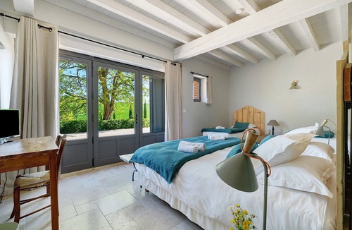 Verfeil Bed & Breakfast | Bed and Breakfast 'Chambre 'Les Bons Enfants' with Shared Pool, Wi-Fi and Air Conditioning