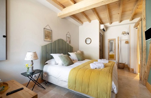Verfeil Bed & Breakfast | Bed and Breakfast 'Chambre 'Madeleine' with Shared Pool, Wi-Fi and Air Conditioning