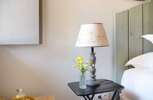 Verfeil Bed & Breakfast | Bed and Breakfast 'Chambre 'Madeleine' with Shared Pool, Wi-Fi and Air Conditioning