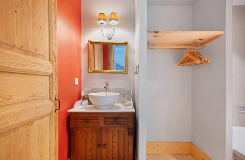Verfeil Bed & Breakfast | Bed and Breakfast 'Chambre 'Sophie' with Shared Pool, Wi-Fi and Air Conditioning