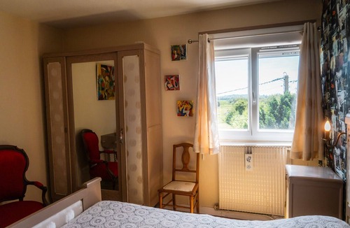 Bavent Bed & Breakfast | Bed and Breakfast 'Chambres D'hôtes - Chambre 1' with Shared Garden and Wi-Fi