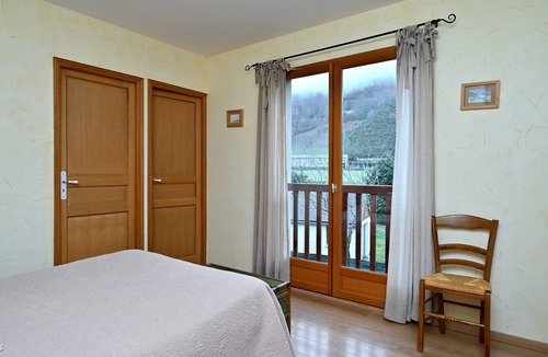 Guchen Bed & Breakfast | Bed and Breakfast 'Chambre Edelweiss' with Mountain View, Shared Terrace and Wi-Fi