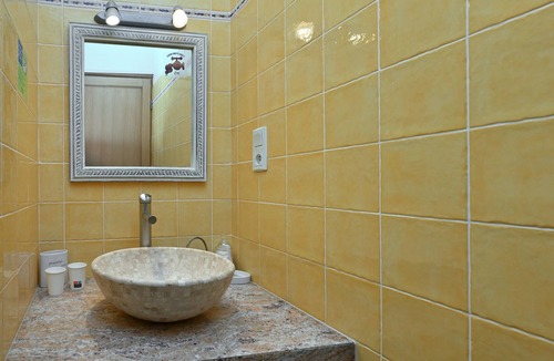 Guchen Bed & Breakfast | Bed and Breakfast 'Chambre Edelweiss' with Mountain View, Shared Terrace and Wi-Fi