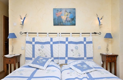 Guchen Bed & Breakfast | Bed and Breakfast 'Chambre Gentiane' with Mountain View, Shared Terrace and Shared Garden