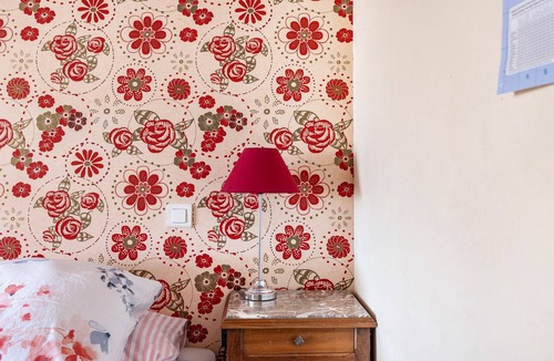 Sanxay Bed & Breakfast | Bed and Breakfast 'Chambre Klimt' with Shared Pool, Shared Terrace and Wi-Fi