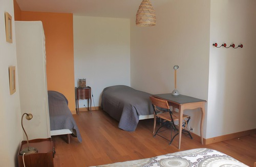 Serres Bed & Breakfast | Bed and Breakfast 'Chambre Toscane' with Shared Terrace, Shared Garden and Wi-Fi