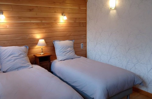 Soubes Bed & Breakfast | Bed and Breakfast 'Chambre Paul' with Shared Pool, Shared Terrace and Wi-Fi