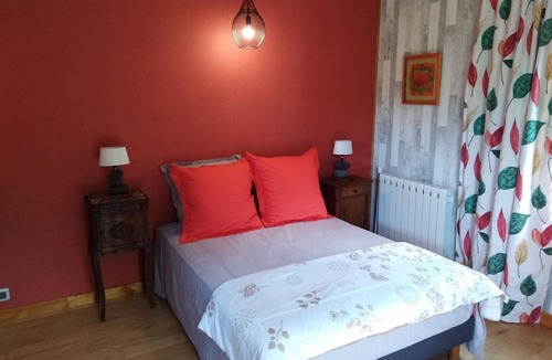 Soubes Bed & Breakfast | Bed and Breakfast 'Chambre Marissou' with Shared Pool, Shared Terrace and Wi-Fi