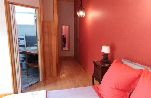 Soubes Bed & Breakfast | Bed and Breakfast 'Chambre Marissou' with Shared Pool, Shared Terrace and Wi-Fi