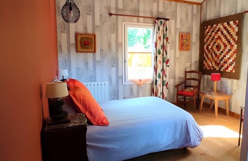 Soubes Bed & Breakfast | Bed and Breakfast 'Chambre Marissou' with Shared Pool, Shared Terrace and Wi-Fi