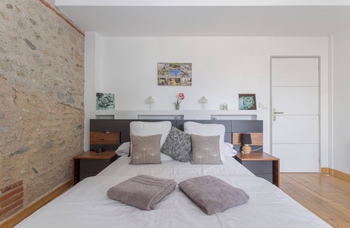Bages Bed & Breakfast | Bed and Breakfast 'Chambre D'hote - Namibie' with Shared Terrace, Wi-Fi and Air Conditioning