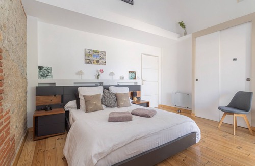 Bages Bed & Breakfast | Bed and Breakfast 'Chambre D'hote - Namibie' with Shared Terrace, Wi-Fi and Air Conditioning