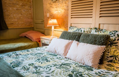 Ryes Bed & Breakfast | Bed and Breakfast 'Chambre Romance' with Private Terrace, Wi-Fi and Air Conditioning