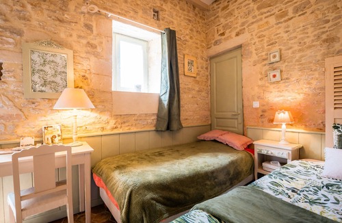 Ryes Bed & Breakfast | Bed and Breakfast 'Chambre Romance' with Private Terrace, Wi-Fi and Air Conditioning