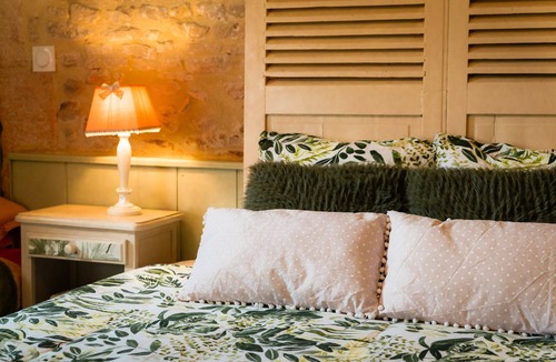 Ryes Bed & Breakfast | Bed and Breakfast 'Chambre Romance' with Private Terrace, Wi-Fi and Air Conditioning