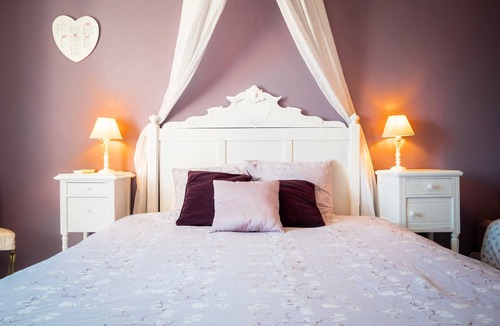 Ryes Bed & Breakfast | Bed and Breakfast 'Chambre Romantique' with Shared Terrace, Wi-Fi and Air Conditioning