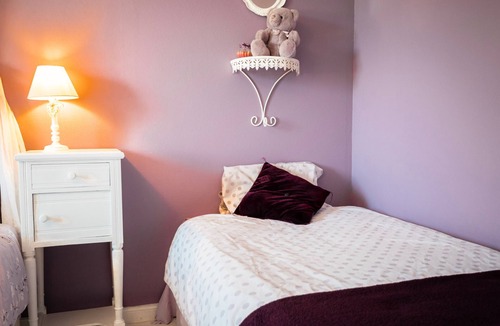 Ryes Bed & Breakfast | Bed and Breakfast 'Chambre Romantique' with Shared Terrace, Wi-Fi and Air Conditioning