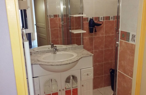 Destry House | Bed and Breakfast Chez Violette