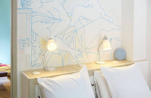 Menton Bed & Breakfast | Bed and Breakfast 'Cocteau' with Shared Terrace, Wi-Fi and Air Conditioning