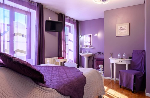Beblenheim Bed & Breakfast | Bed and Breakfast 'Demeure D'antan - Chambre Cassandre' with Shared Terrace, Shared Garden and Wi-Fi