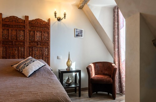 Beblenheim Bed & Breakfast | Bed and Breakfast 'Demeure D'antan - Chambre Esmeralda' with Shared Terrace, Shared Garden and Wi-Fi