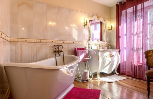 Beblenheim Bed & Breakfast | Bed and Breakfast 'Demeure D'antan - Chambre Rose' with Shared Terrace, Shared Garden and Wi-Fi
