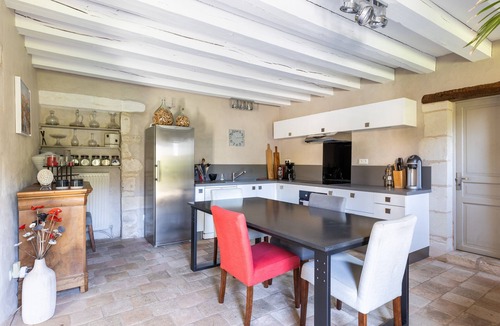 Tavant Bed & Breakfast | Bed and Breakfast 'Destination Paisibleue' with Shared Terrace, Shared Garden and Wi-Fi