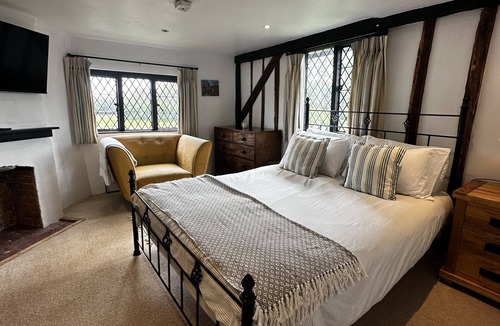 Godalming Bed & Breakfast | Bed and Breakfast Dunsfold