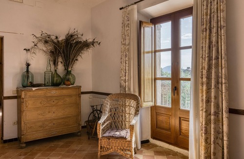 Serra de Daro Apartment | Bed and Breakfast 'Sant Iscle' with Shared Pool, Wi-Fi and Air Conditioning