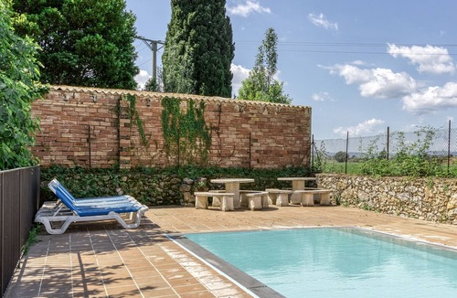Serra de Daro Apartment | Bed and Breakfast 'Ullastret' with Shared Pool, Wi-Fi and Air Conditioning