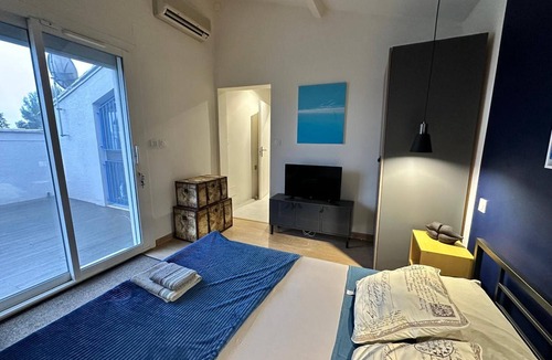 Saint-Christol Bed & Breakfast | Bed and Breakfast '285 Antredeux' with Shared Pool, Shared Garden and Air Conditioning