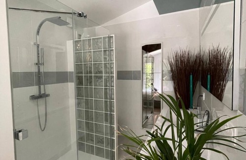 Saint-Christol Bed & Breakfast | Bed and Breakfast '285 Antredeux' with Shared Pool, Shared Garden and Air Conditioning