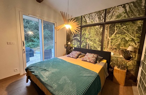 Saint-Christol Bed & Breakfast | Bed and Breakfast '285 Antredeux' with Shared Pool, Shared Garden and Air Conditioning