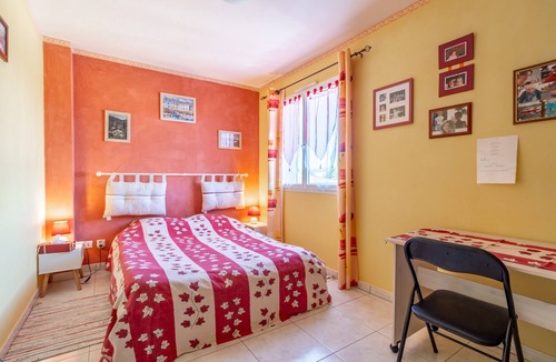 Puisserguier Bed & Breakfast | Bed and Breakfast 'Chambre D'hôtes - Chambre' with Private Pool, Wi-Fi and Air Conditioning