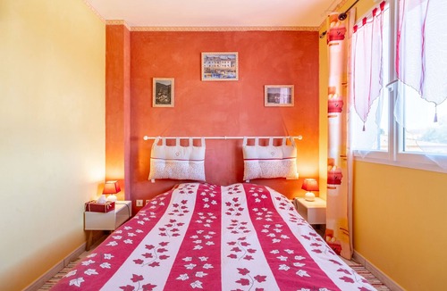 Puisserguier Bed & Breakfast | Bed and Breakfast 'Chambre D'hôtes - Chambre' with Private Pool, Wi-Fi and Air Conditioning